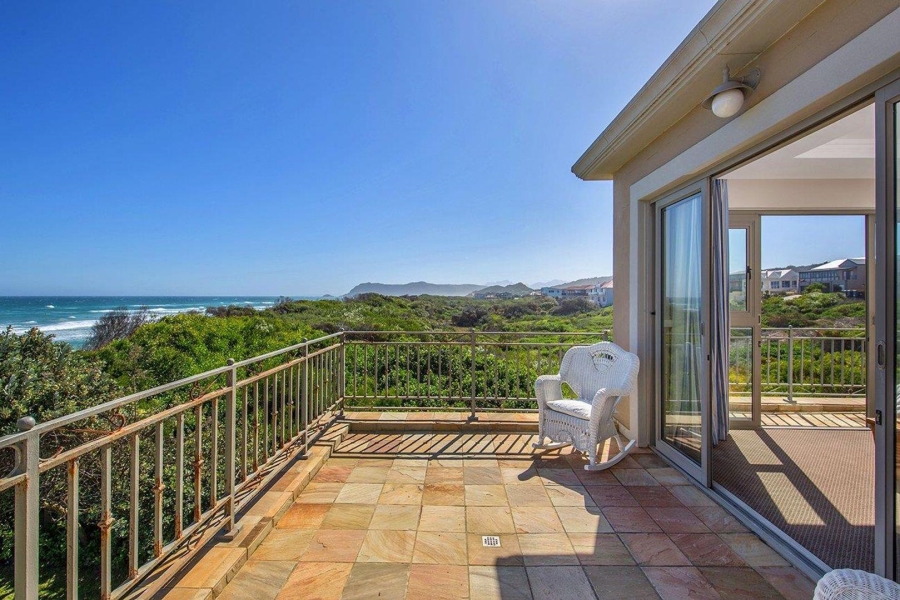 6 Bedroom Property for Sale in Myoli Beach Western Cape